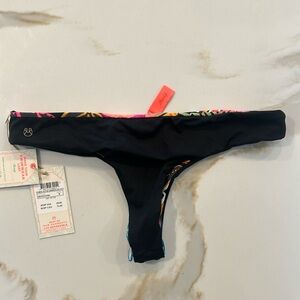 Maaji NWT reversible bottoms Size M